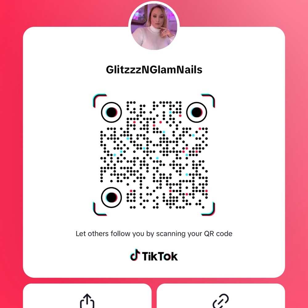GlitzzzNGlamNails. https://www.tiktok.com/@glitzzznglamnails?_t=8irUaXqMbbn&_r=1